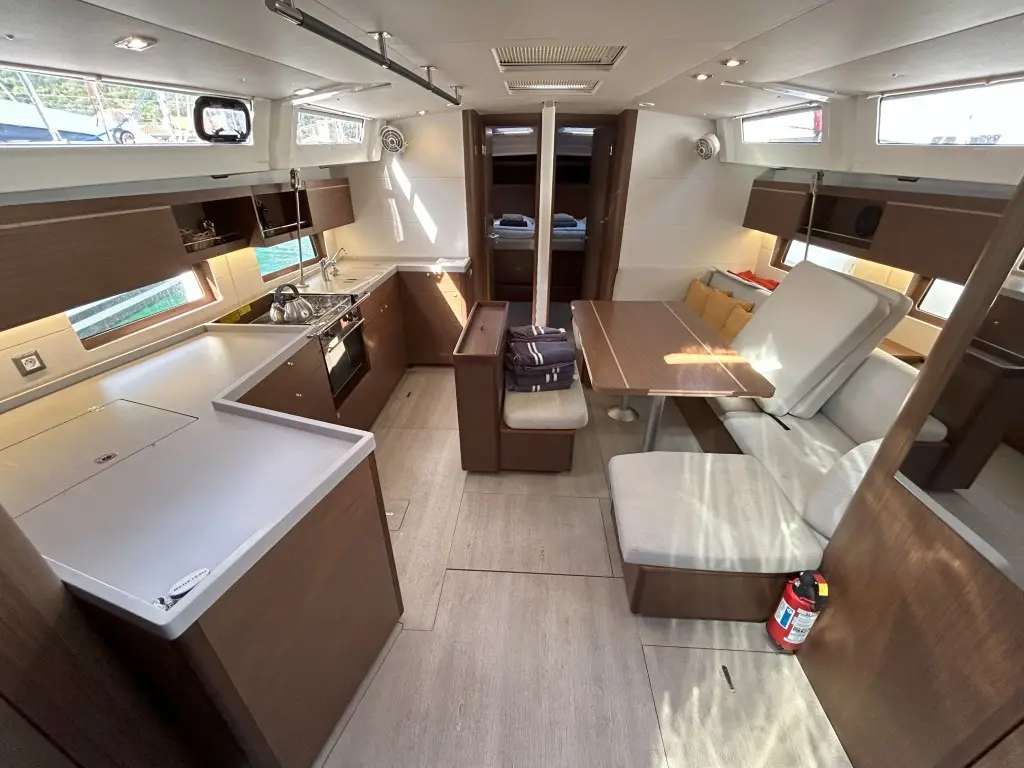 BUMBLEBEE, Interior image
