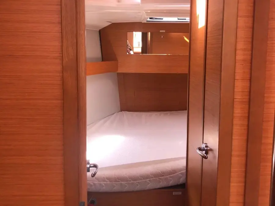 Arya, Interior image