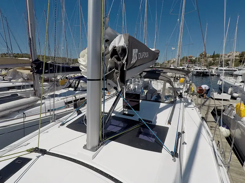 Dama, Dufour 44