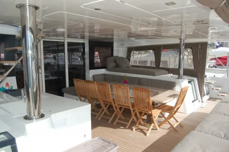 Cabin M06 (RM), Outside Area