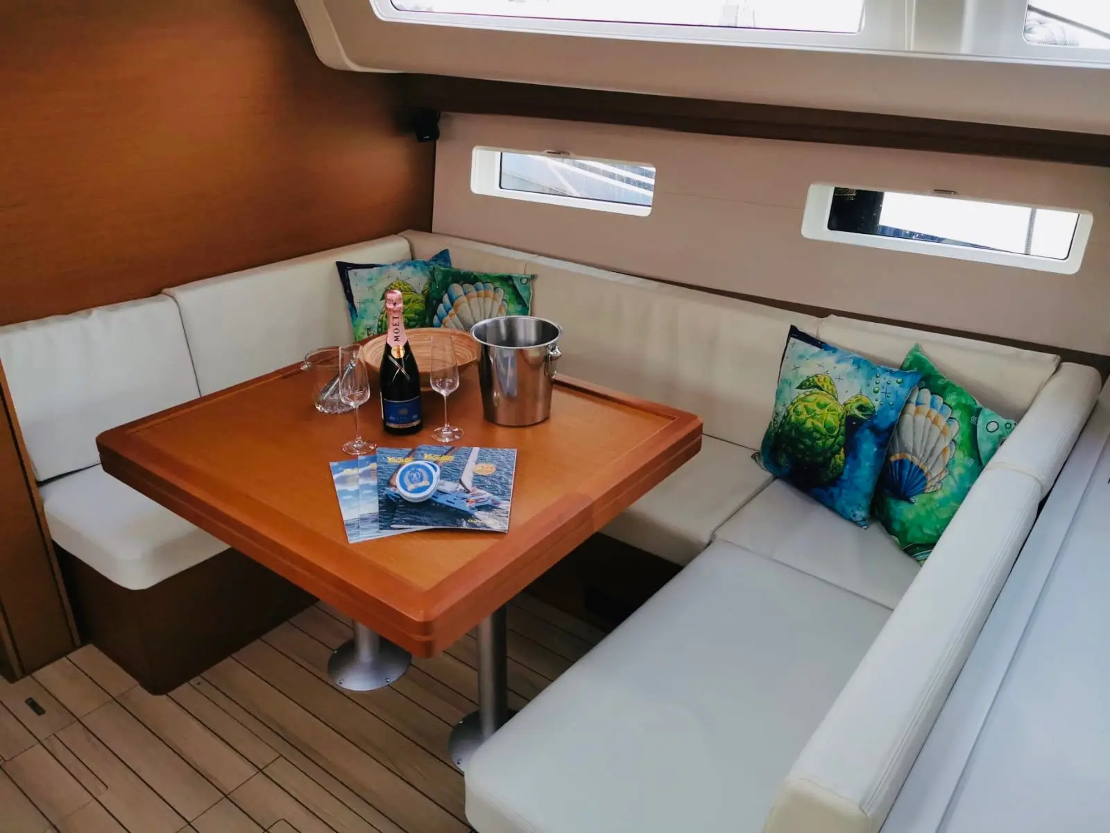 KATRINA, Interior image