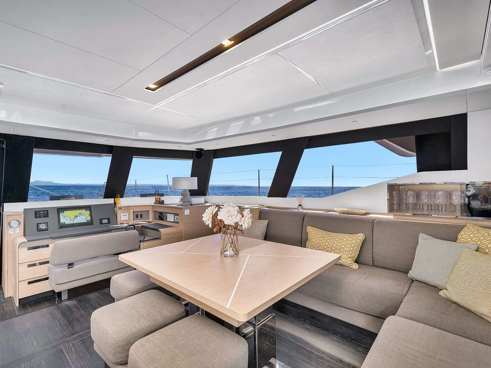 NEOW, Interior image