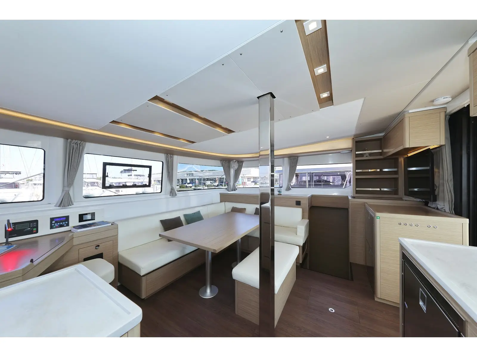 SHIP HAPPENS, Interior image