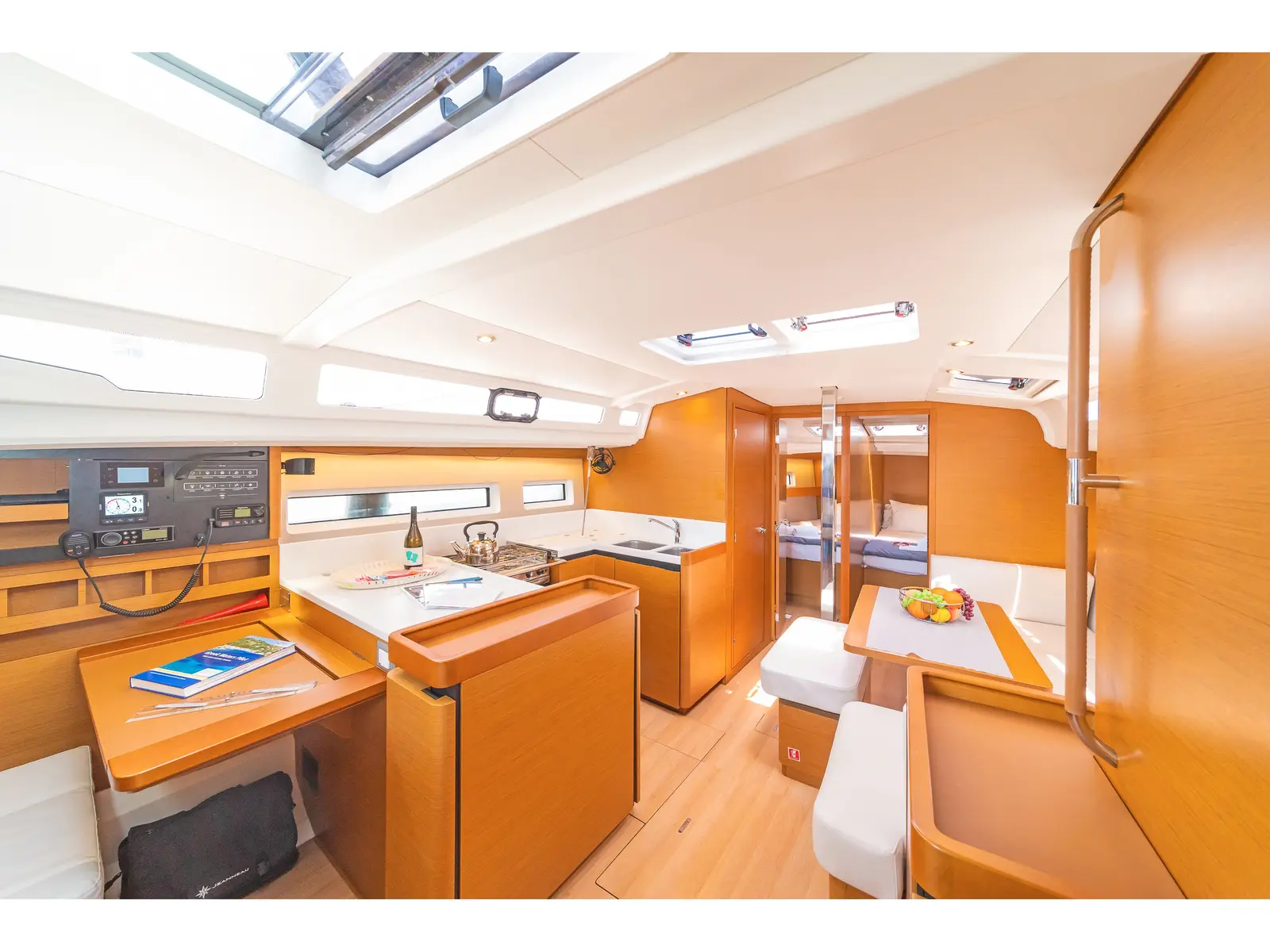 Lefkippi, Interior image