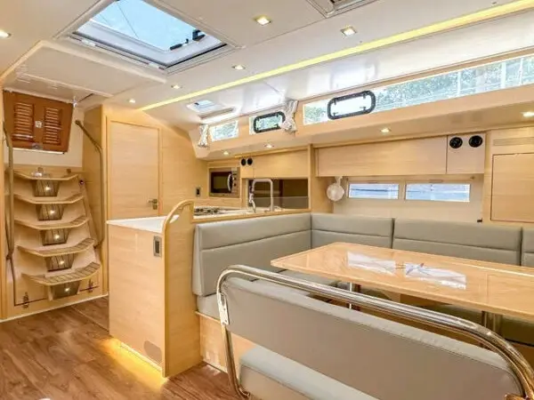 TUTO PASSA, Interior image