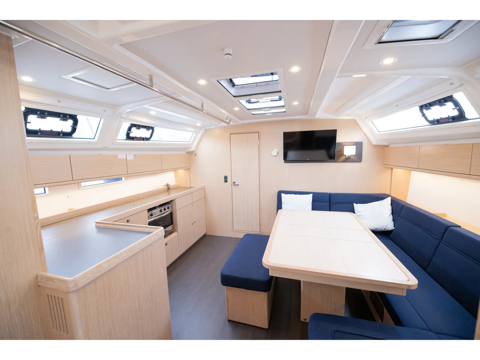 Blue-D, Interior image