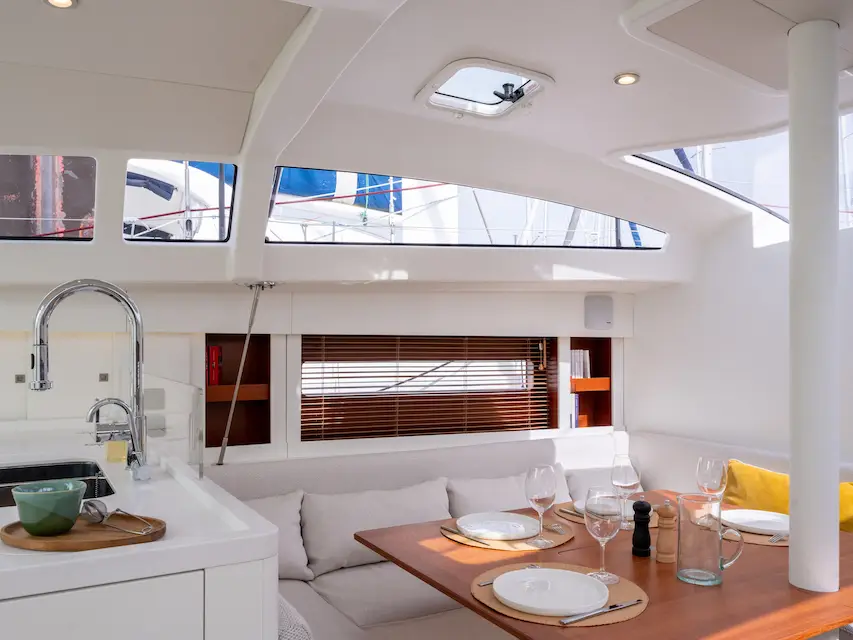 Letibbi, Interior image