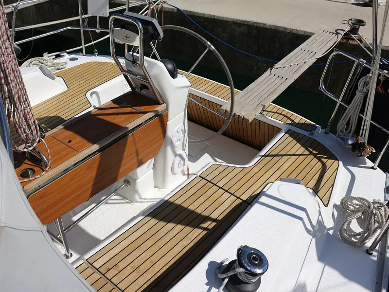 MIRELLA, Exterior images