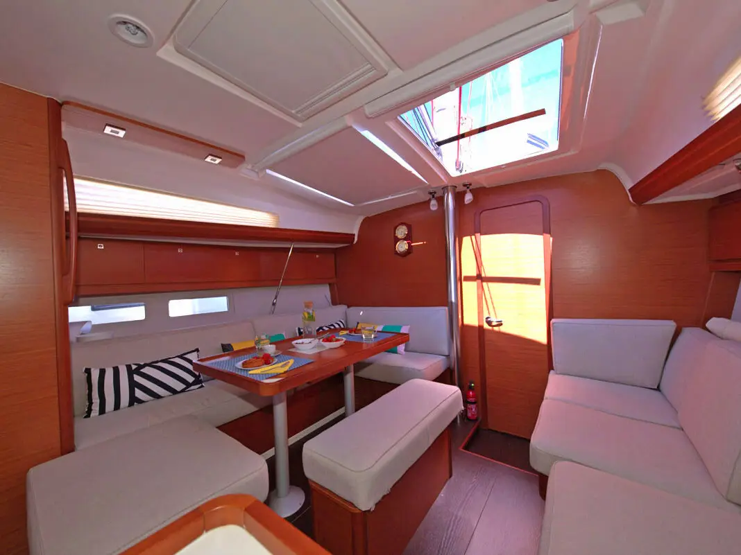Matul, Interior image