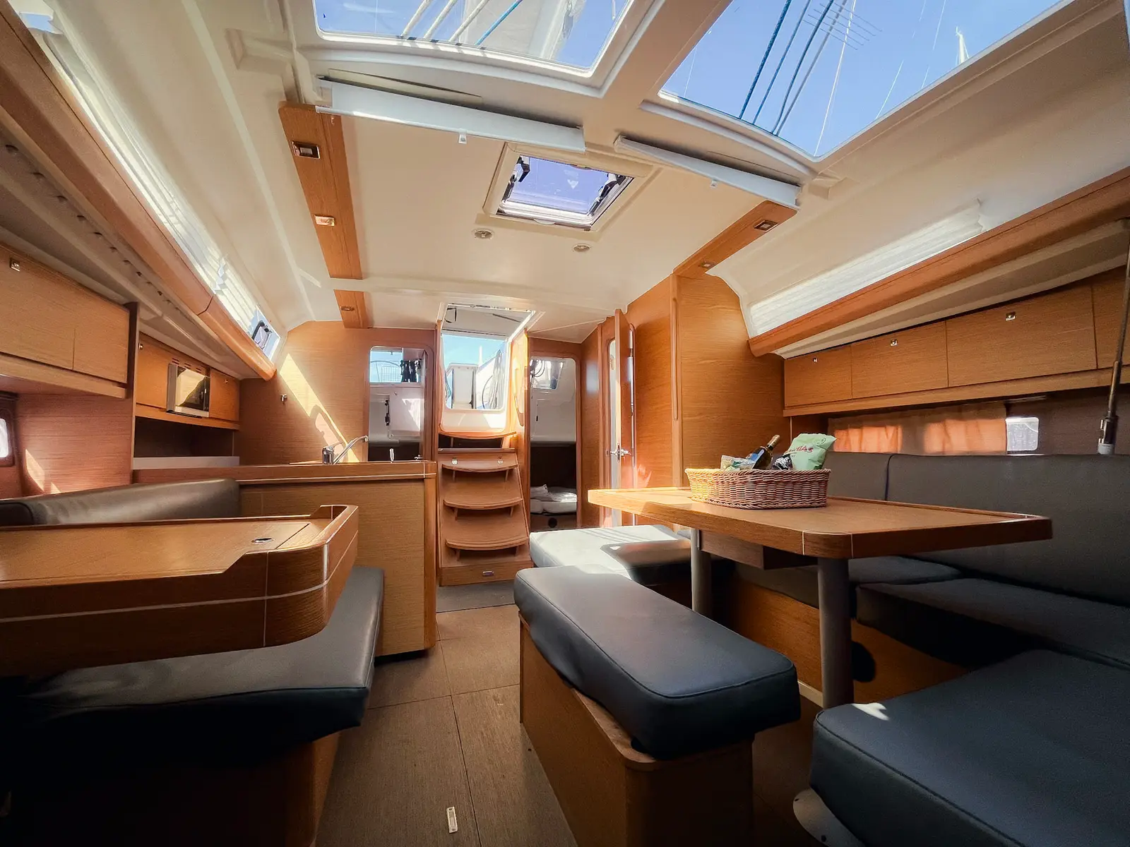 Gavi, Interior image