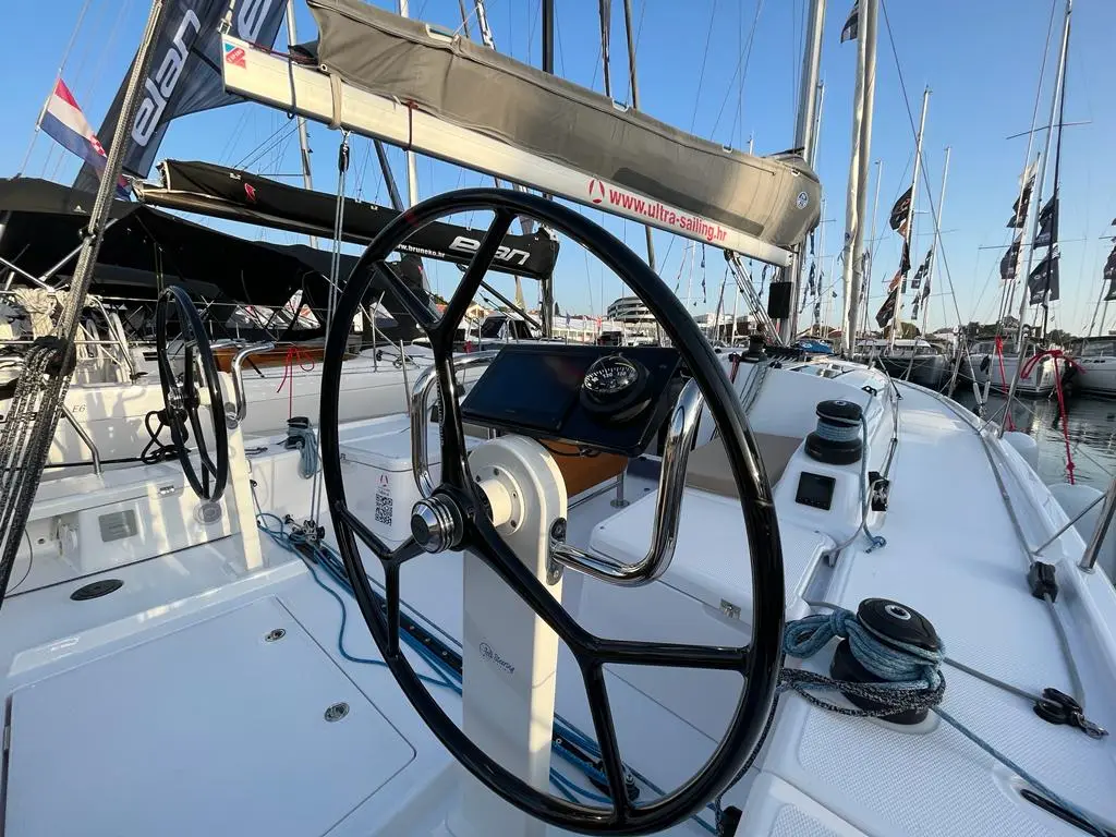 ULTRA FIRST, photograph 14
