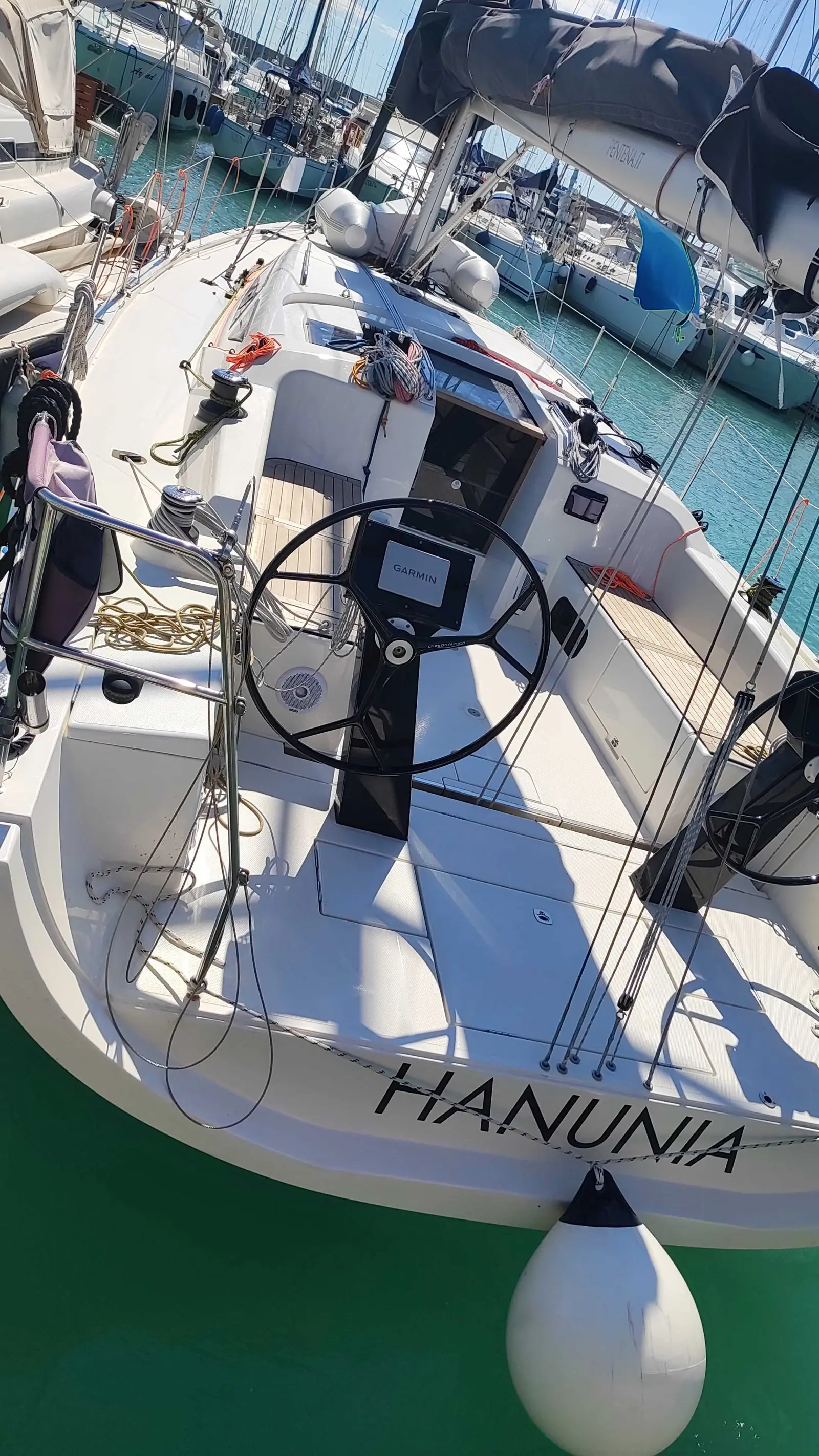 Hanunia, photograph 3