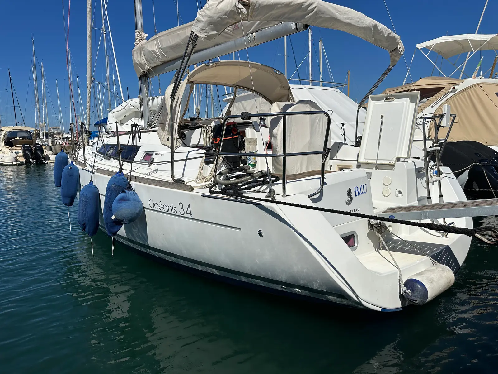 BLU, Oceanis 34
