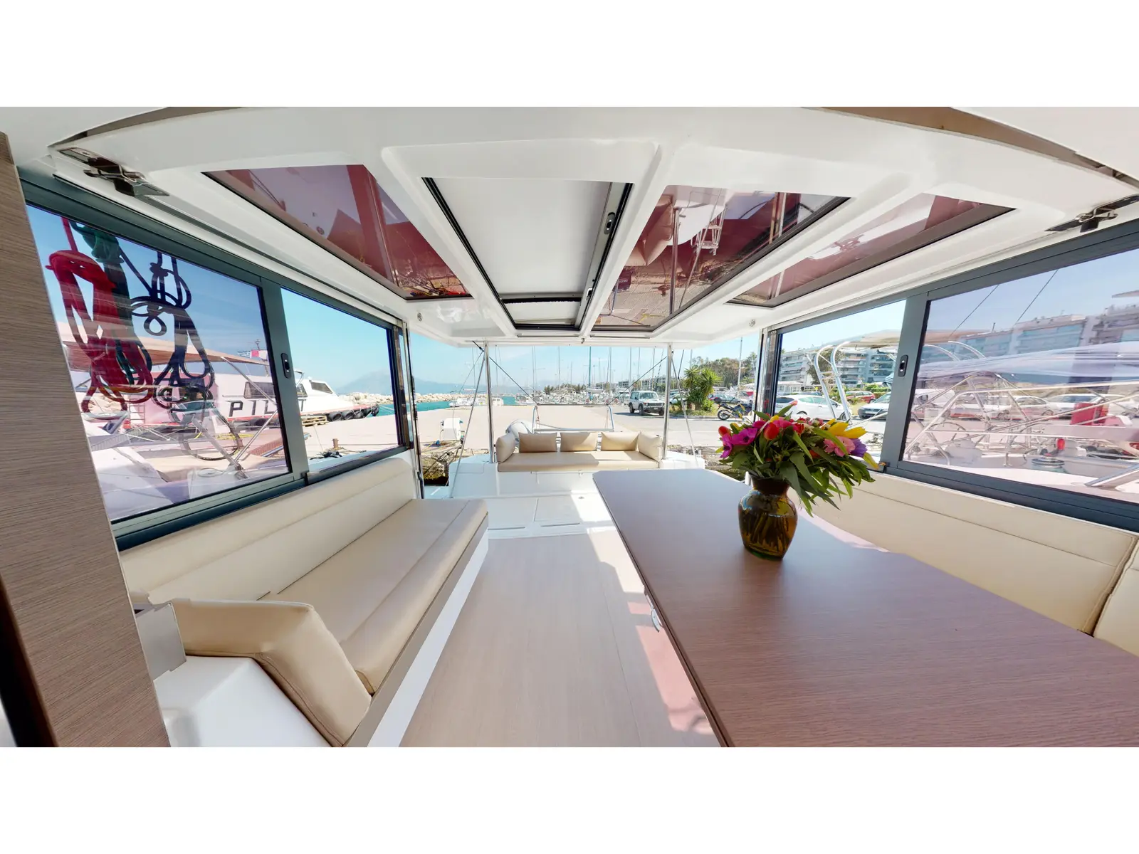 Efi, Interior image