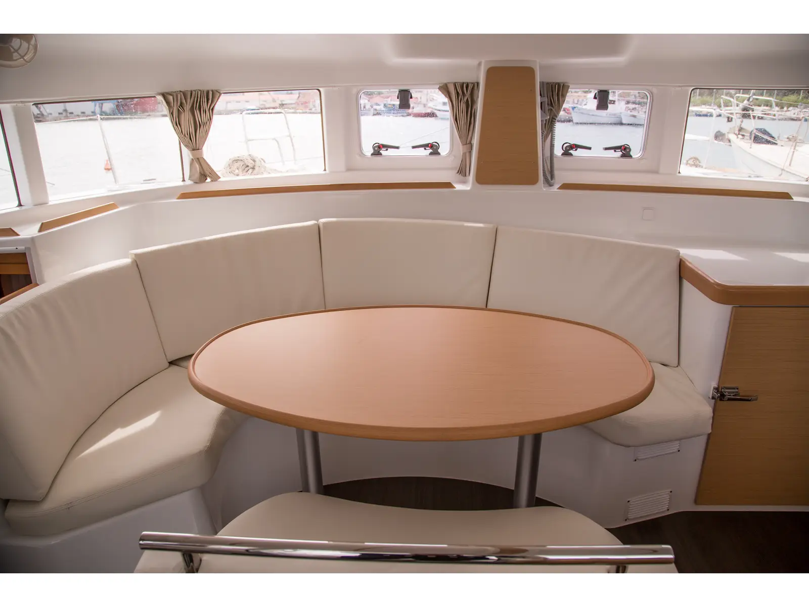 Calypso, Interior image
