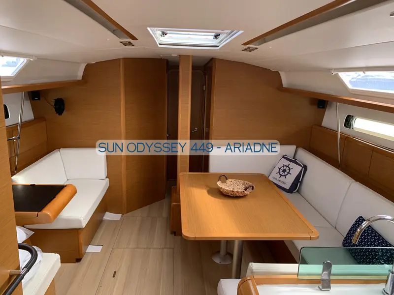 Comfort, Interior image