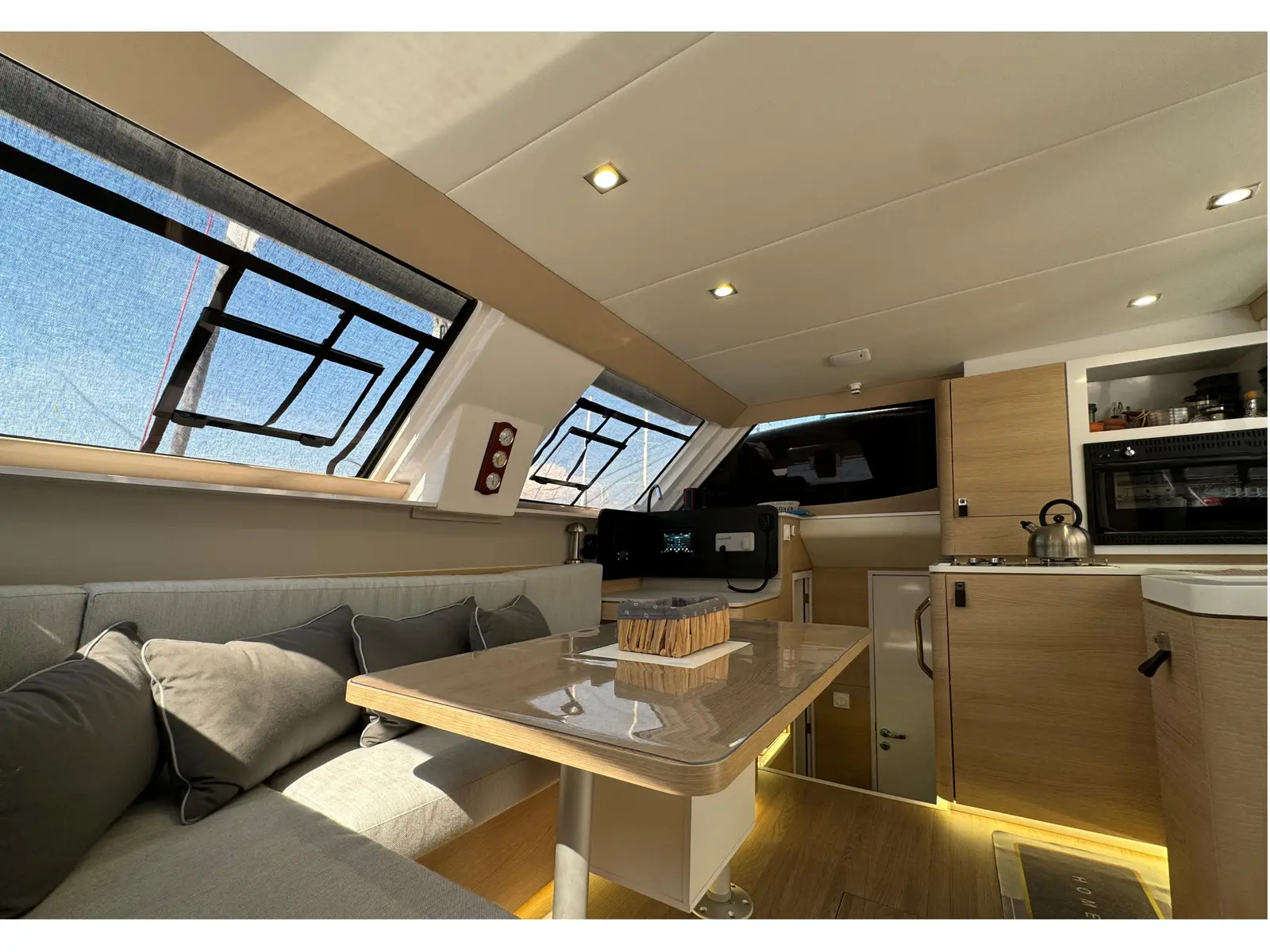 ProntoSail, Interior image