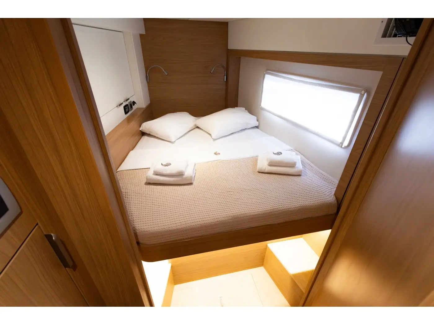 Stelina II, Interior image