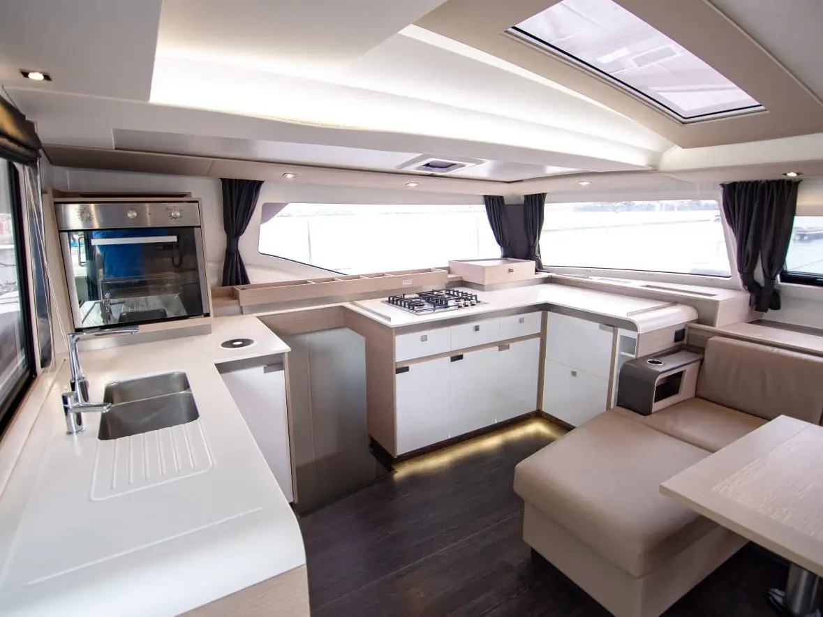 Nireas, Interior image