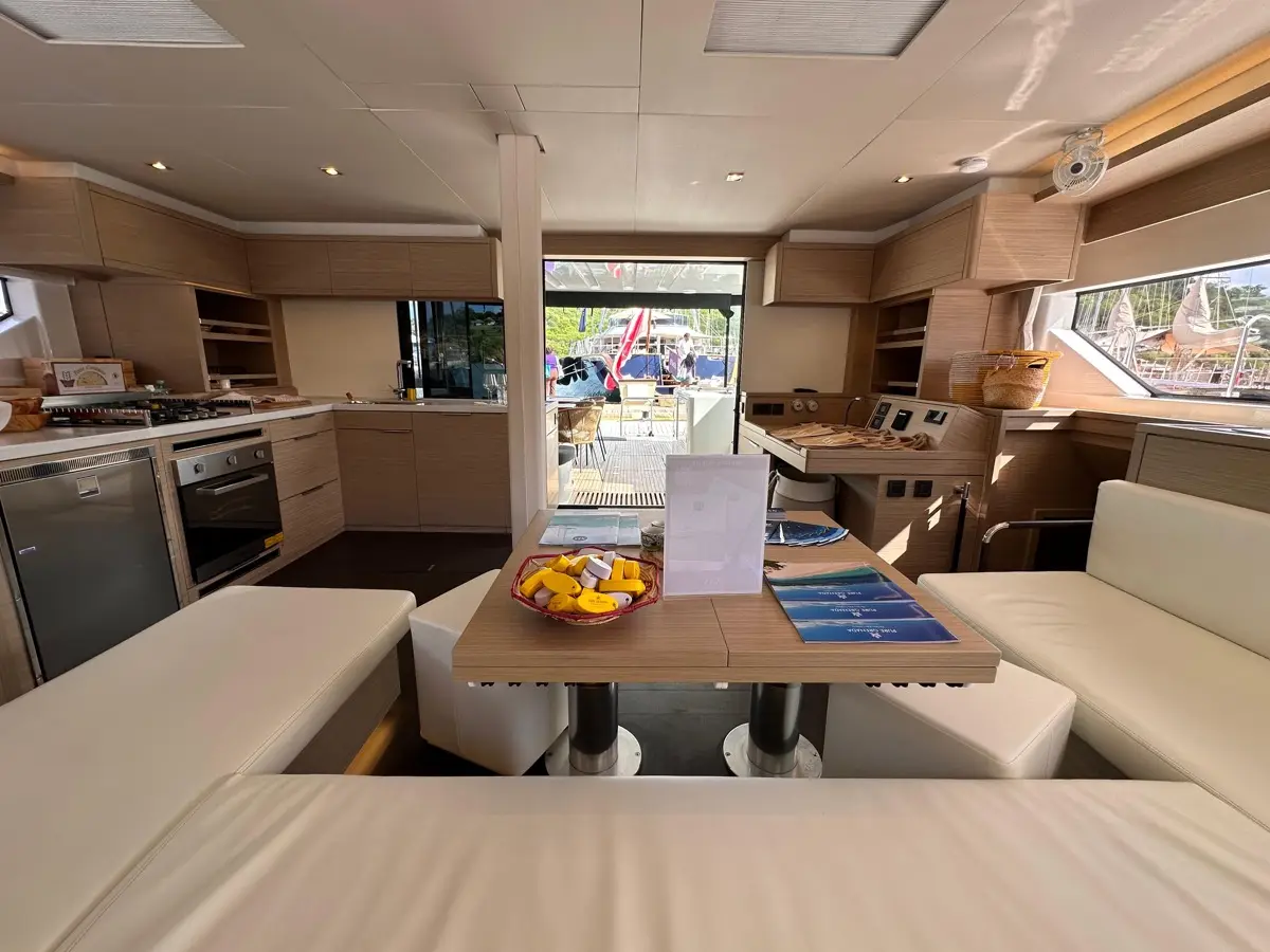 Maui- FIRST CLASS, photograph 24