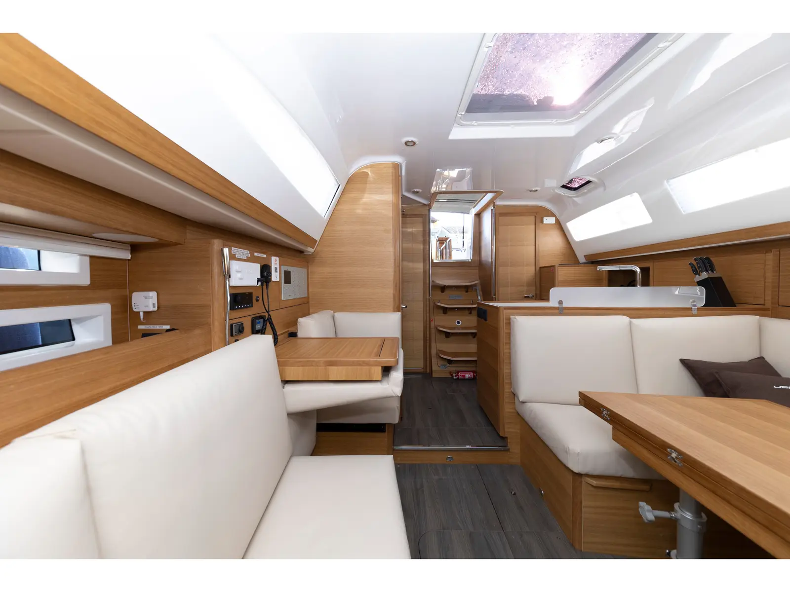 Lady Blue, Interior image