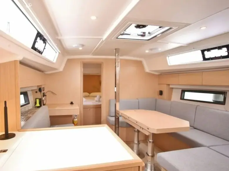 OKTANA, Interior image