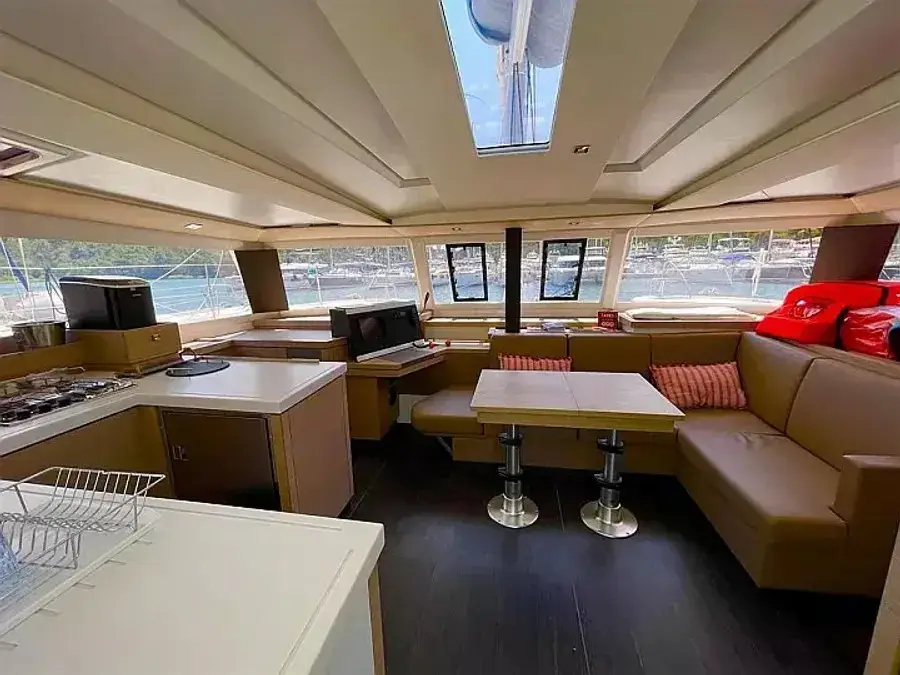 Livia Augusta, Interior image