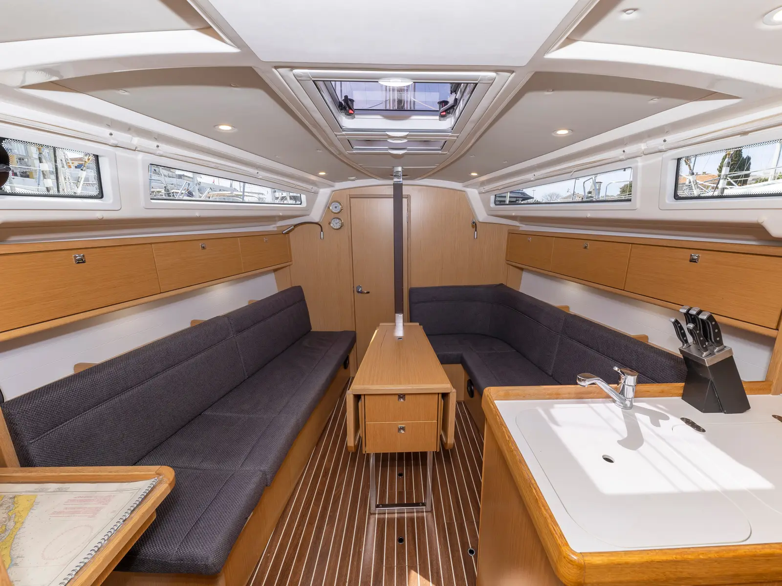 Lena, Interior image