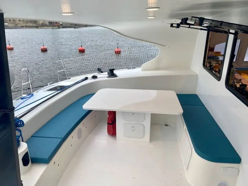 Aonyx, Interior image