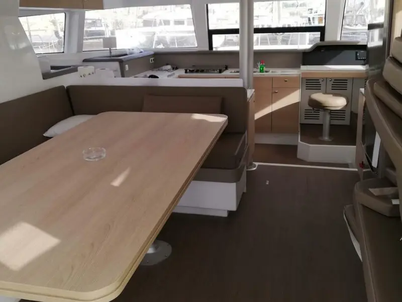 DOUBLE FIVE, Interior image