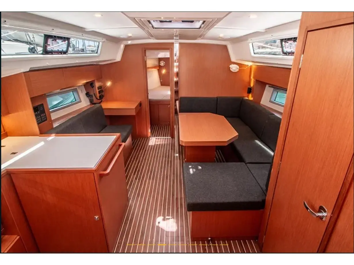 Jenny K, Interior image