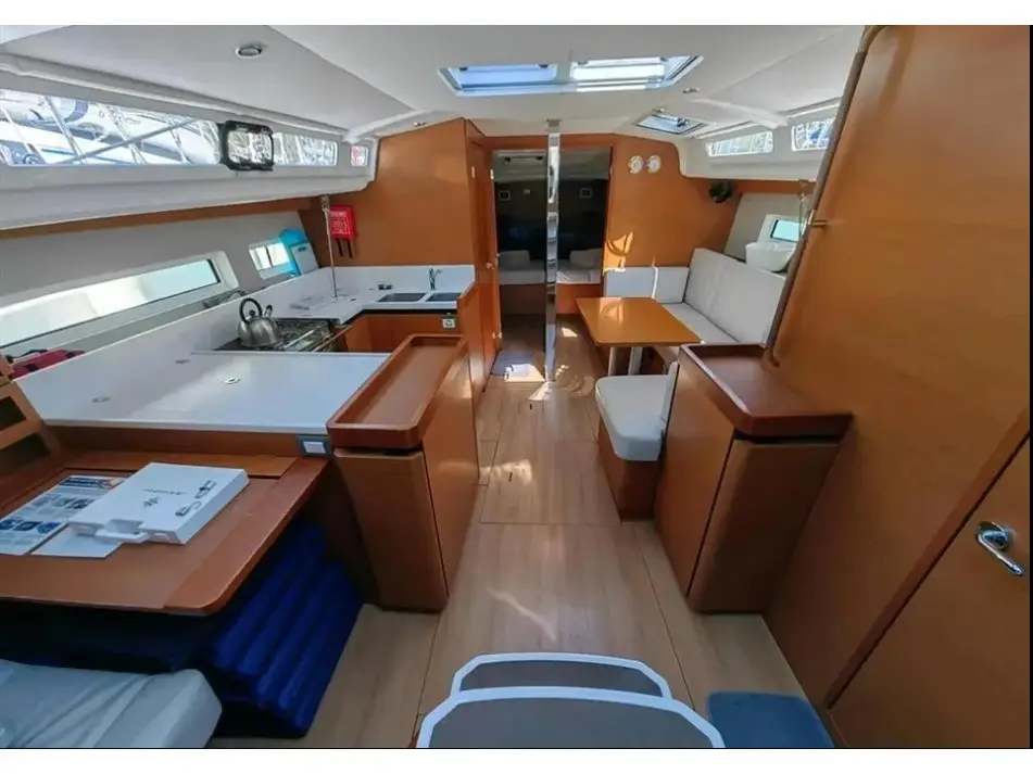 AF-SO440N, Interior image
