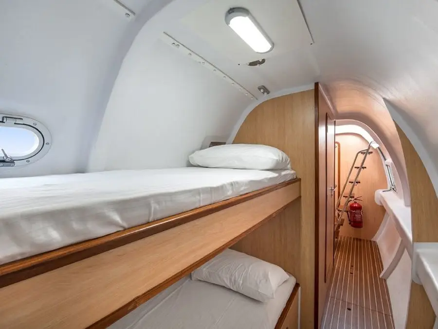Poevasion, Interior image