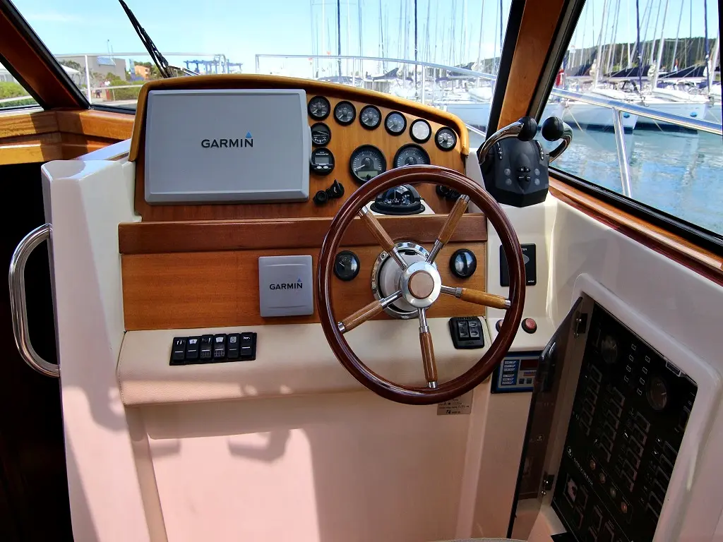 FRANKA, Interior image