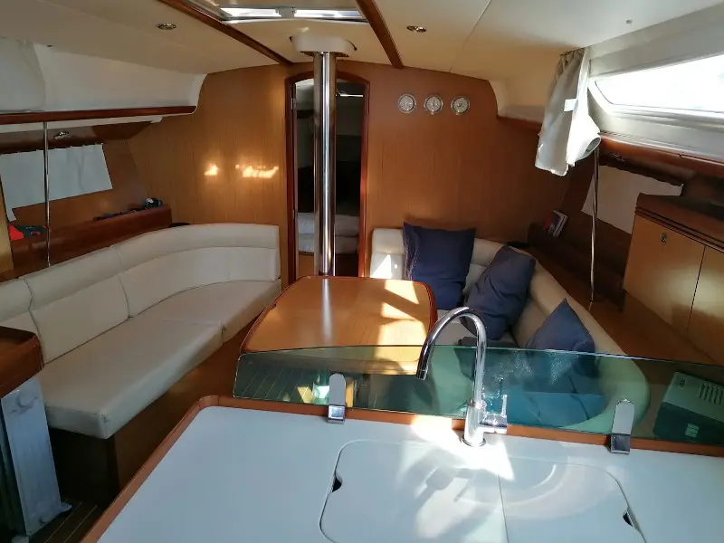 Xenia, Interior image