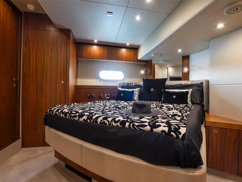 Goldeneye, Sunseeker Manhattan 73