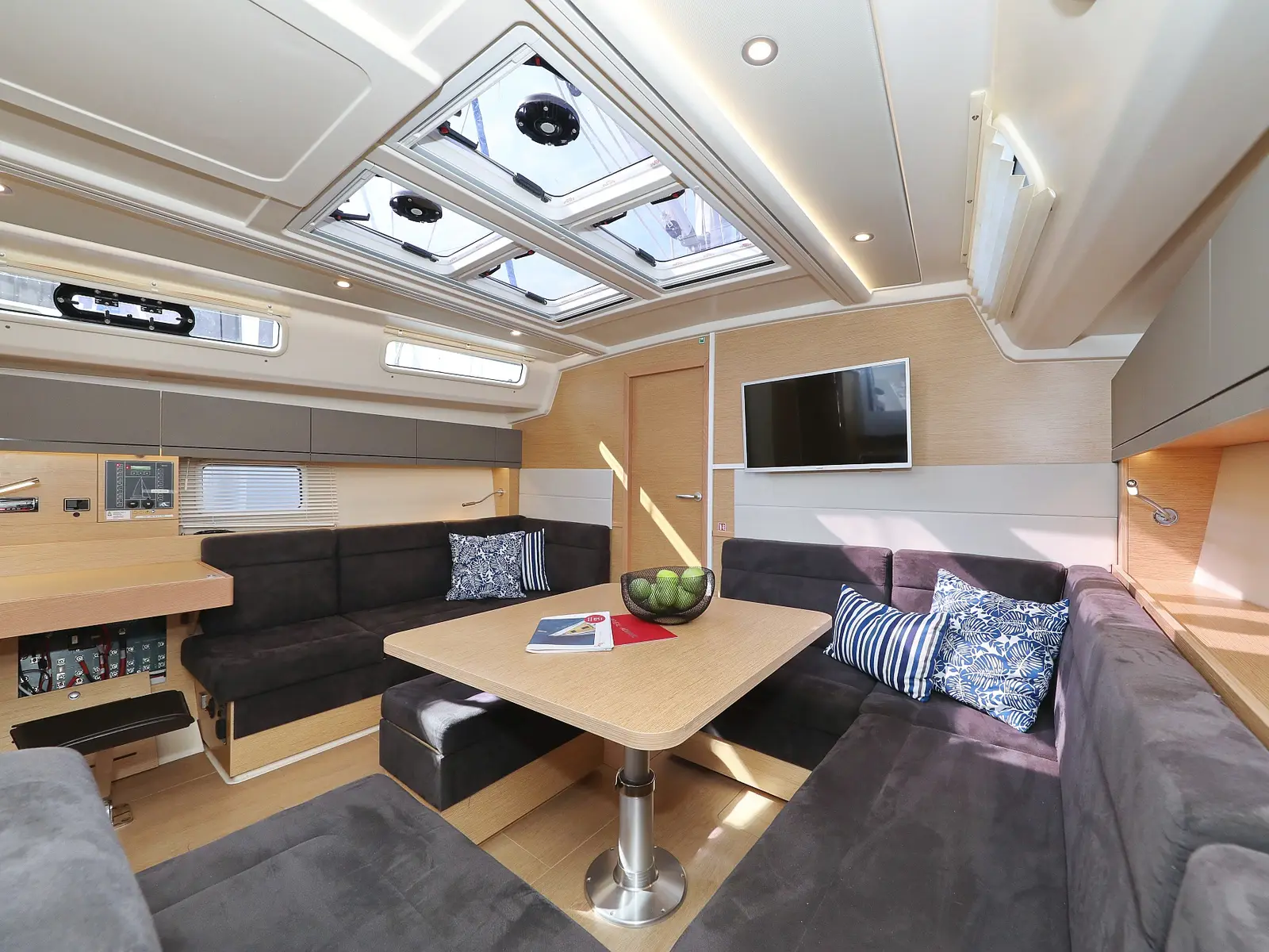 Terna, Interior image