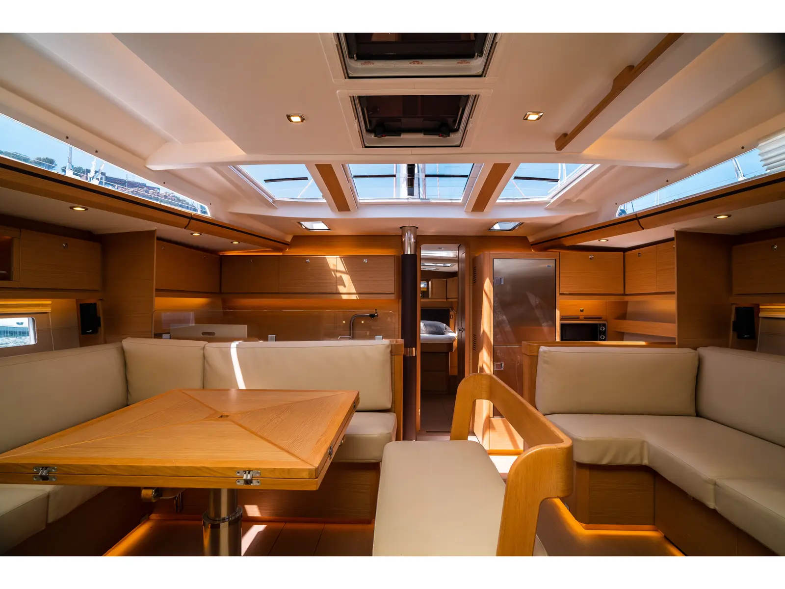 Caterina, Interior image