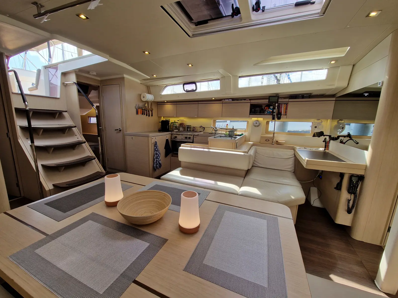 Skalpel 2, Interior image