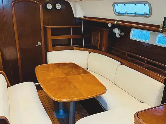 Palmarola, Interior image