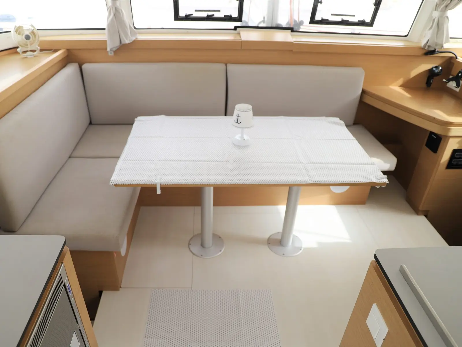 Whispering Breeze, Interior image
