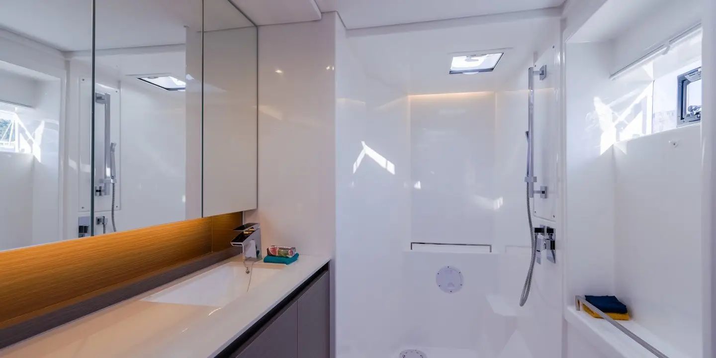 Moorings 5000 Crewed, photograph 11