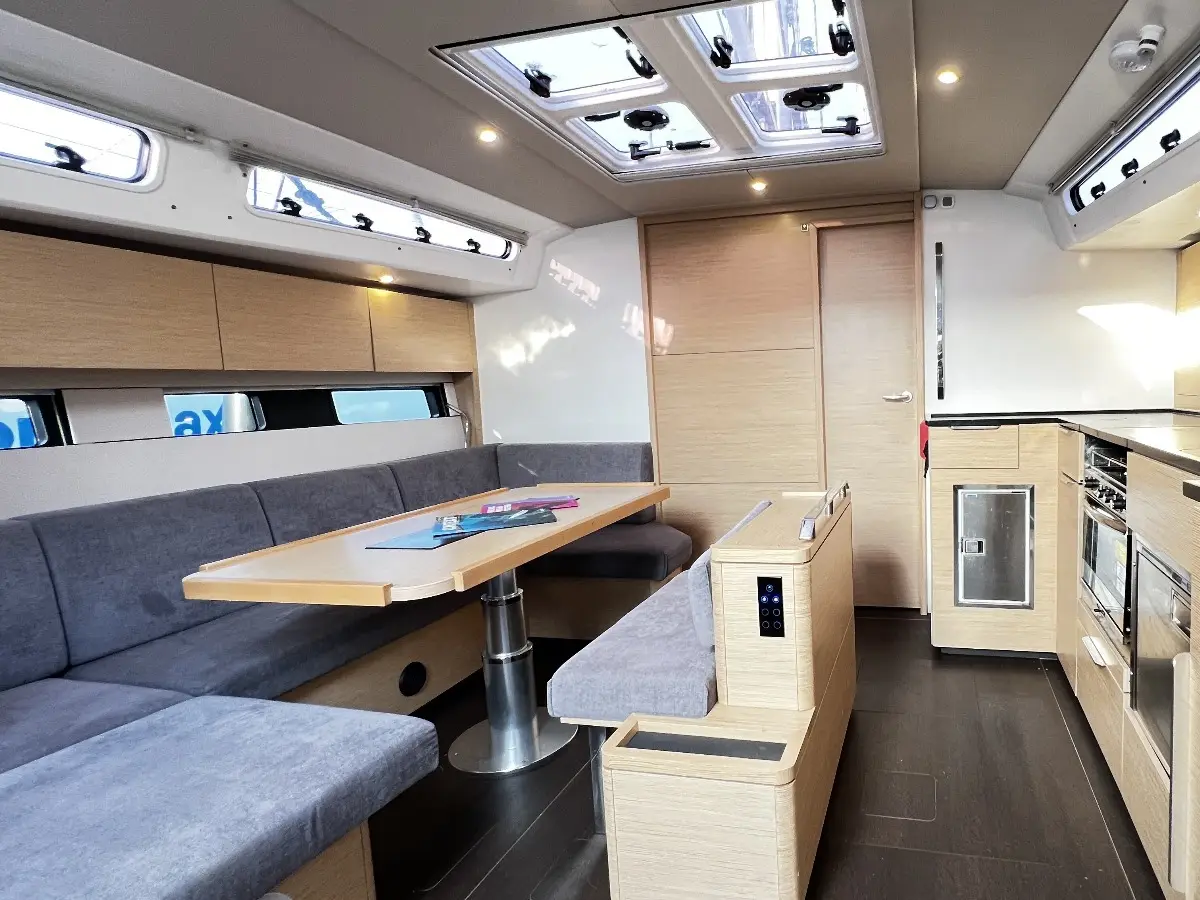 DORiS, Interior image