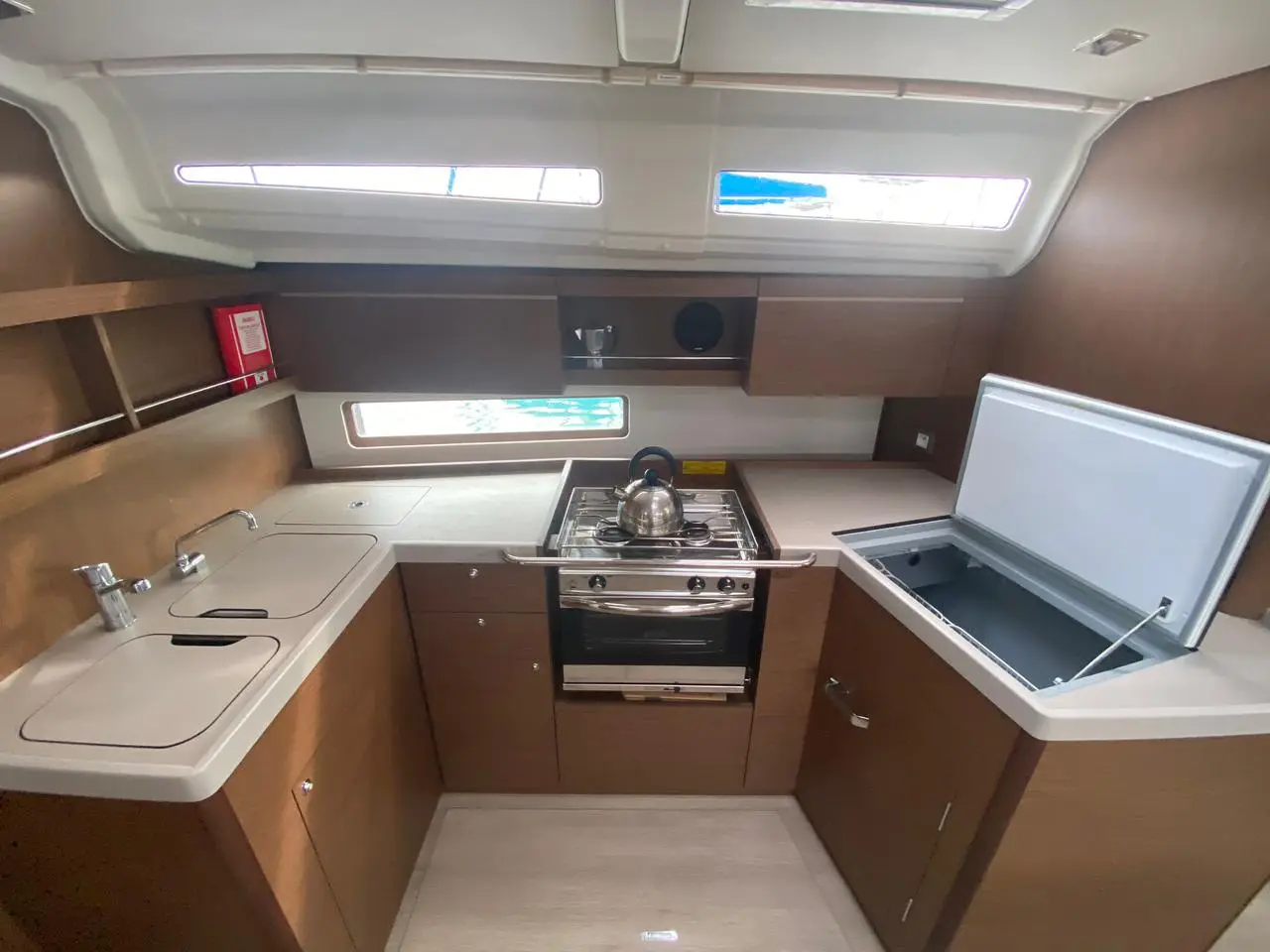AMPELI , Interior image