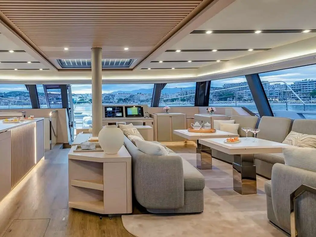 Sol Madinina, Interior image