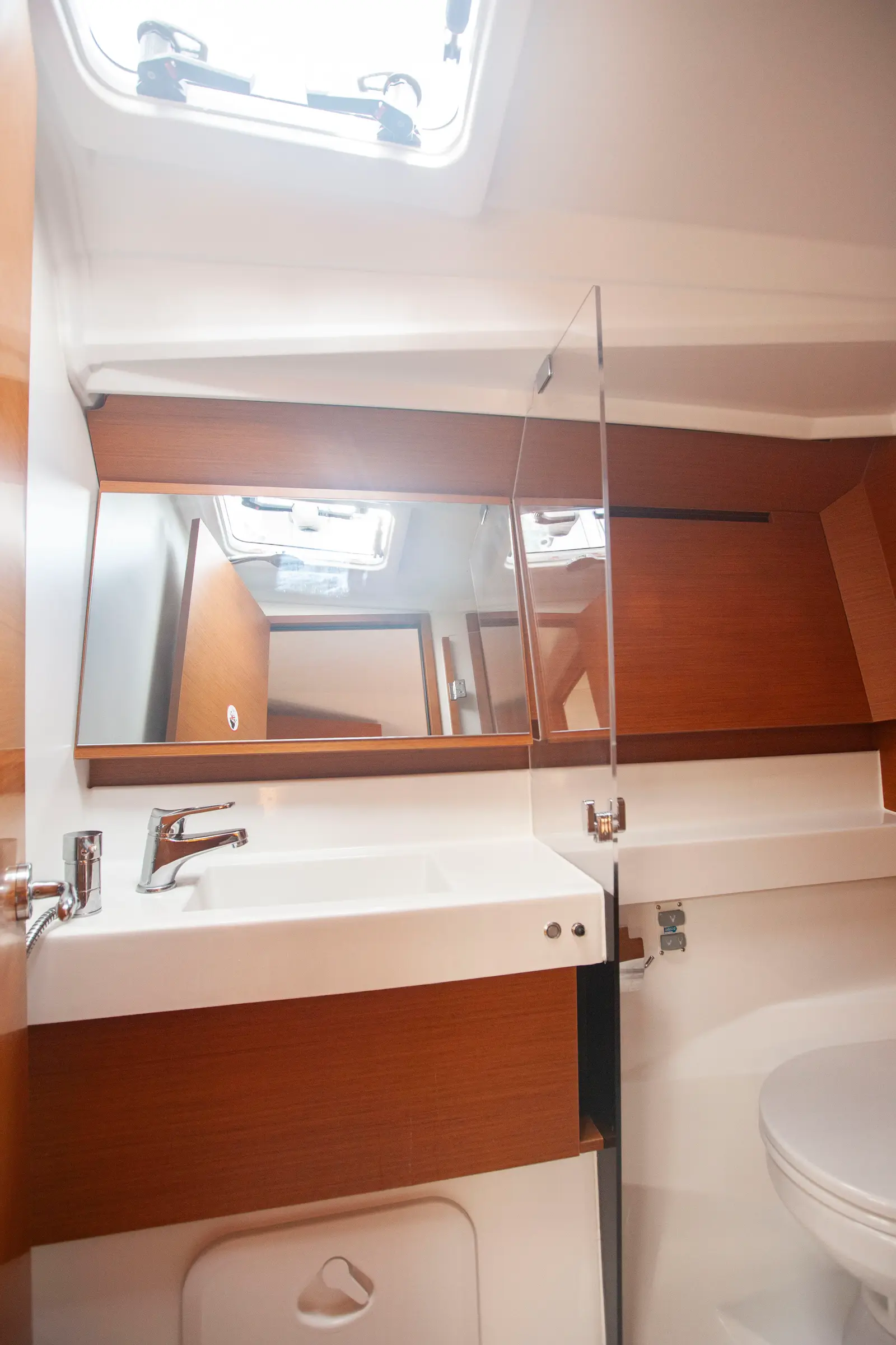 Sea Breeze, Front WC