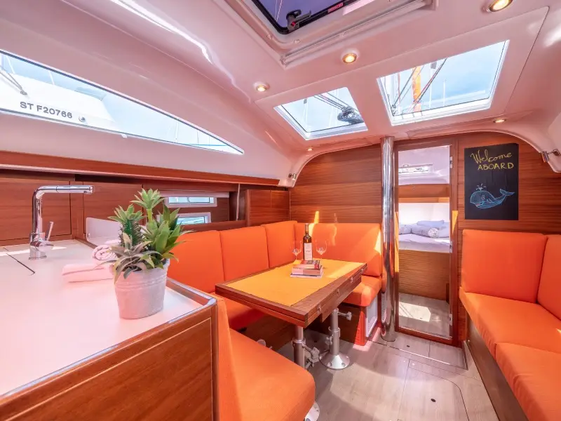 FUNKY , Interior image