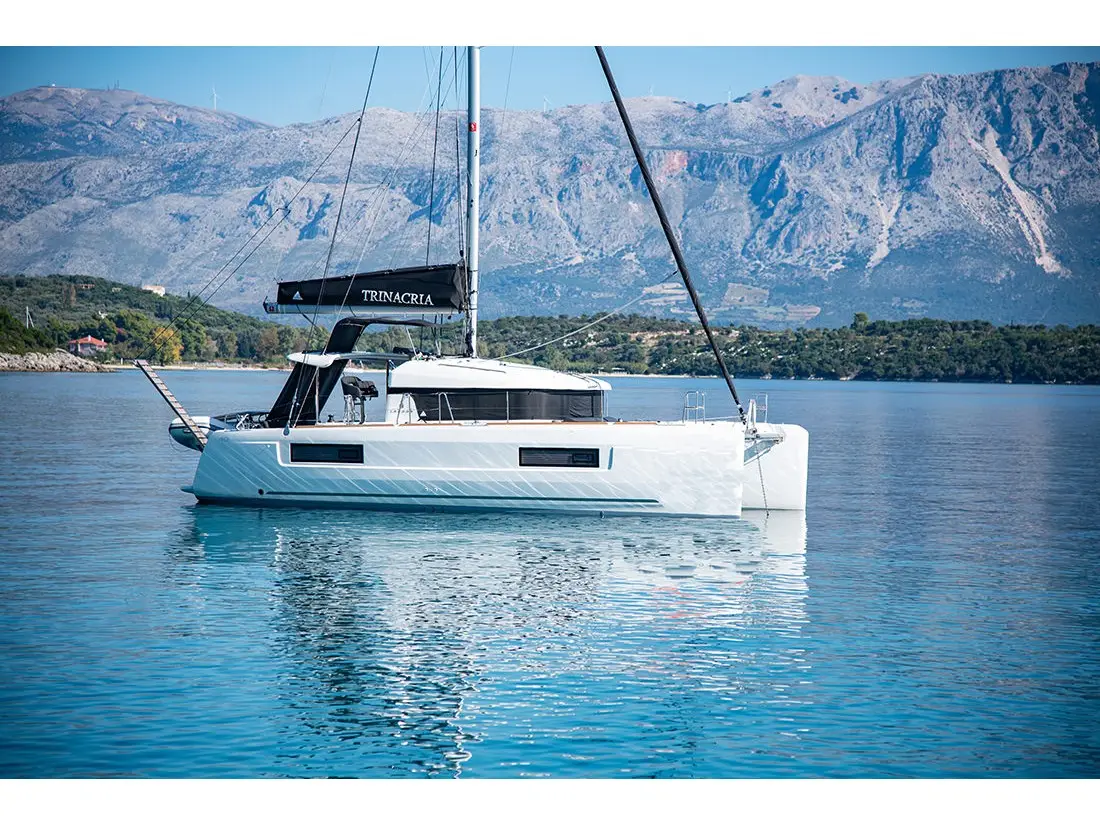 Trinacria, Lagoon 40
