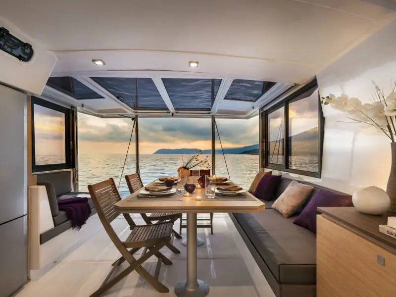 PRIVATE BAY, Interior image