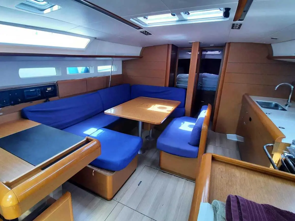 Hispania Mare, Interior image